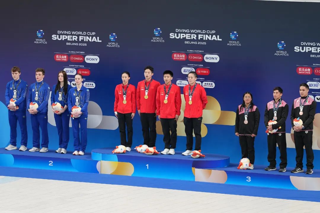 中国队在亚洲赛事中一路领先取得胜利！
